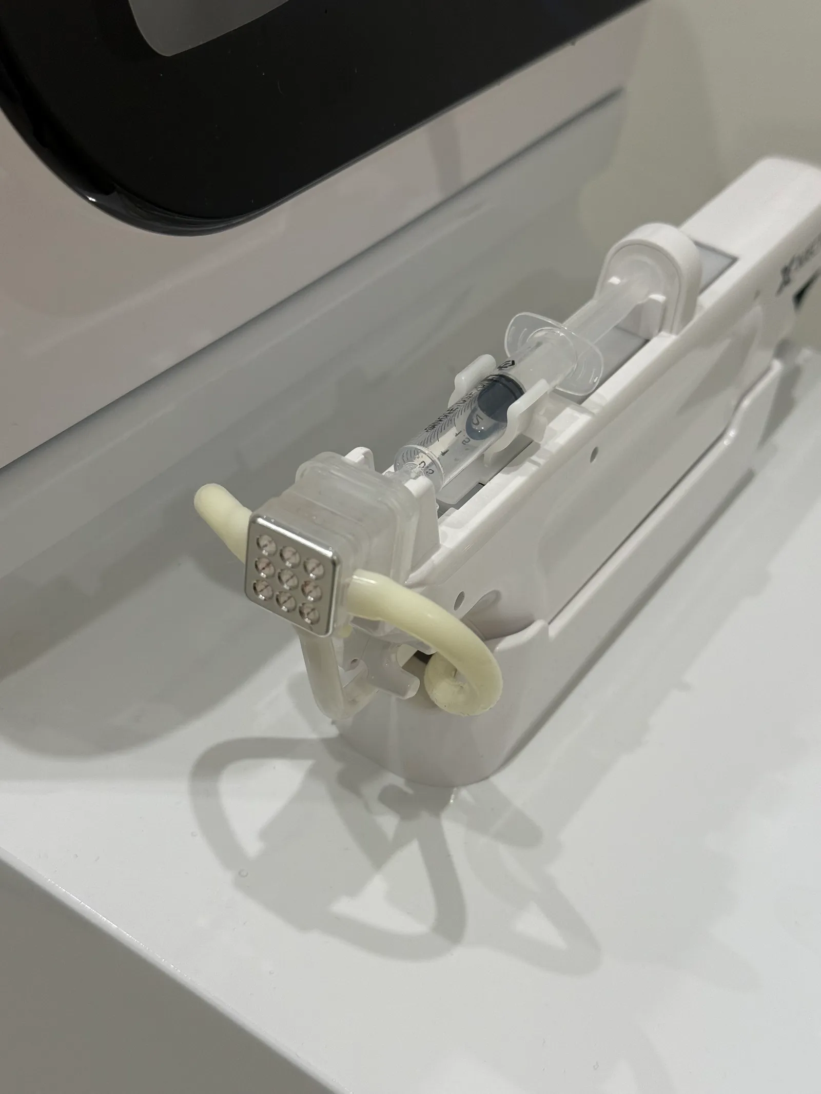 Cooling Low Pain X-Injector — PECHE Clinic, Gangnam Station